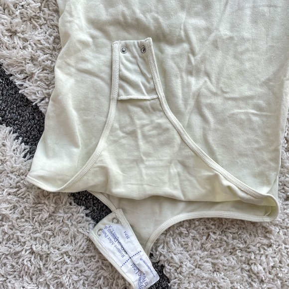 SKIMS Bone TShirt Bodysuit!! - Picture 6 of 7